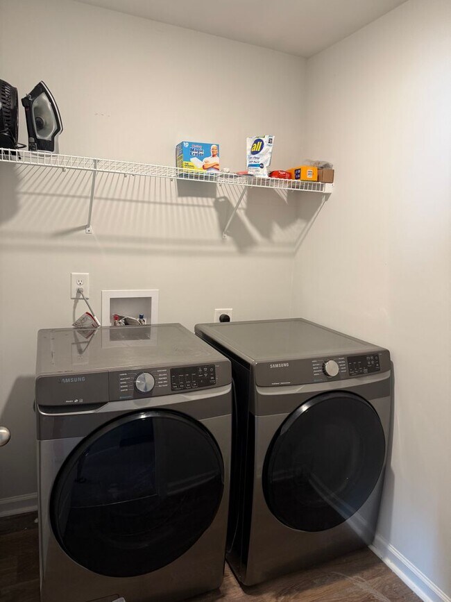 Building Photo - Fully Furnished - Move in Ready - Less than 12 month lease in SNEADS FERRY
