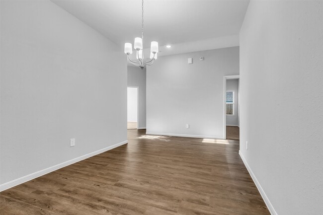 Building Photo - 935 Golden Willow Ln