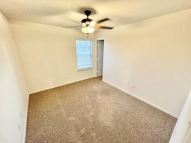 Building Photo - 1125 Silver Maple Ln