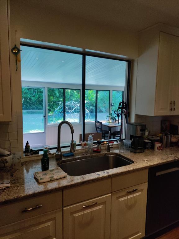 Building Photo - 4 Blaine Ct