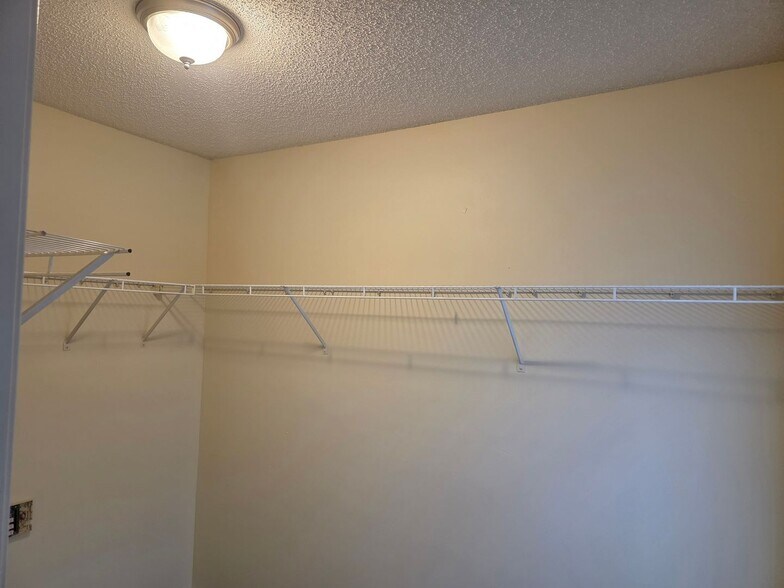 Building Photo - 213 Shenandoah Dr