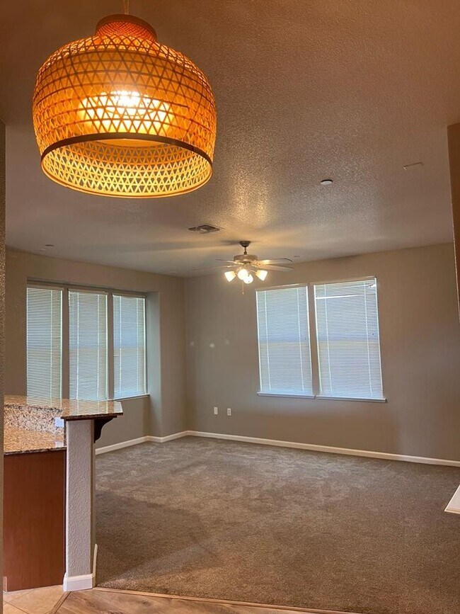 Building Photo - 427 Anchor Ln