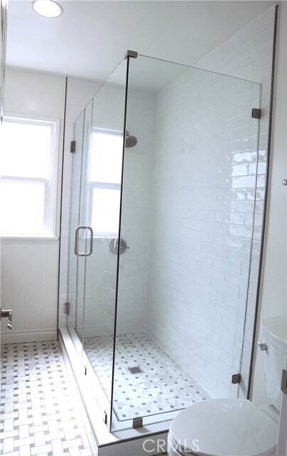 Building Photo - 745 Barris Dr