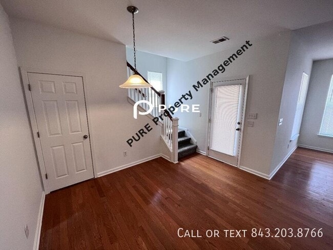 Building Photo - 153 Avonshire Dr