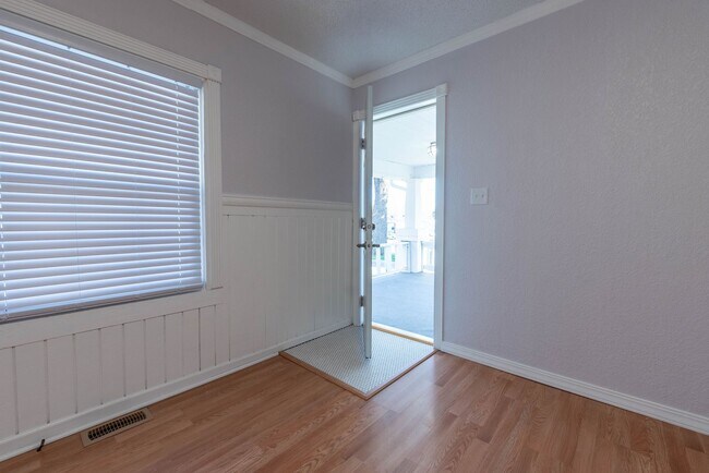 Building Photo - Available May 15!