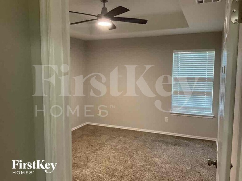 Building Photo - 1885 Bradford Pl