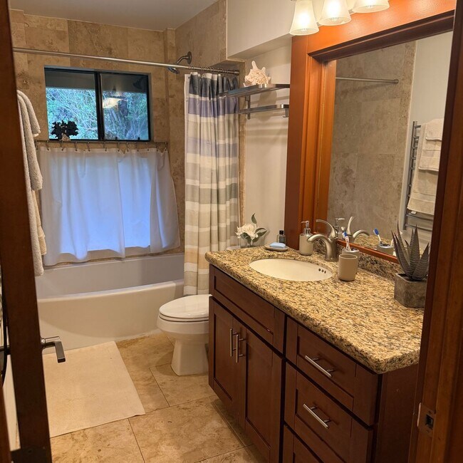 Building Photo - For Rent: Furnished 2-Bedroom, 1-Bath Ohana – Ha?iku