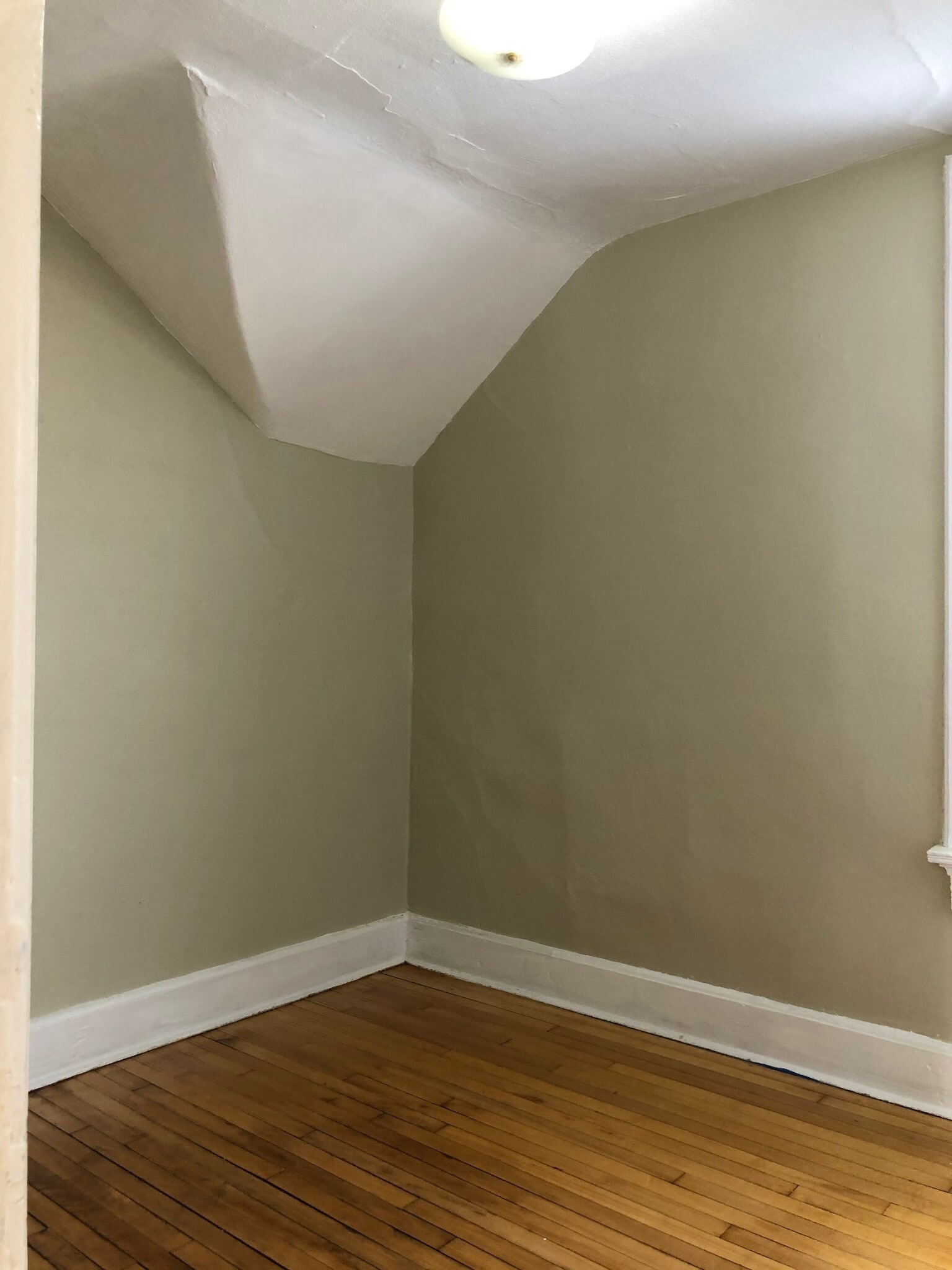 Building Photo - 2370 S Woodward St