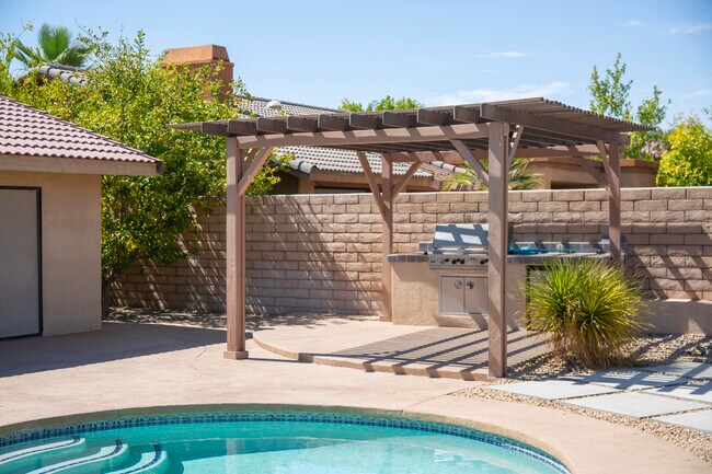 Building Photo - 40588 Clover Ln