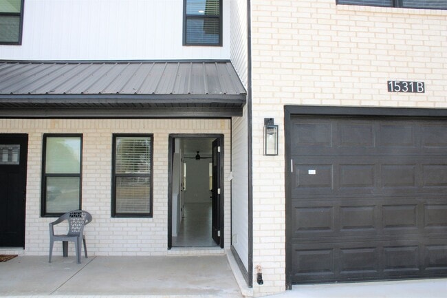 Building Photo - COX-NORTHRIDGE DR-1