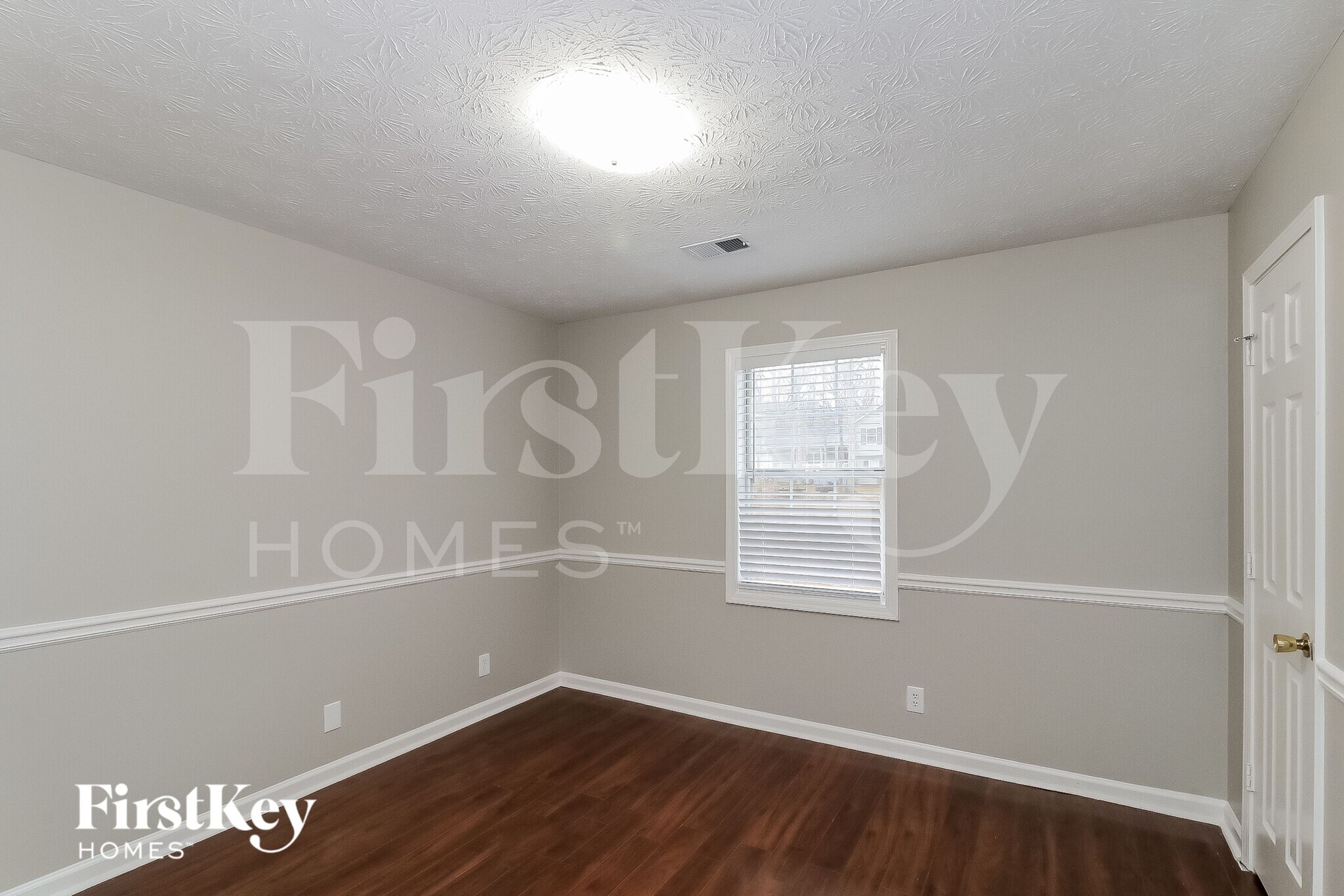 Building Photo - 2570 Paul Thomas Dr