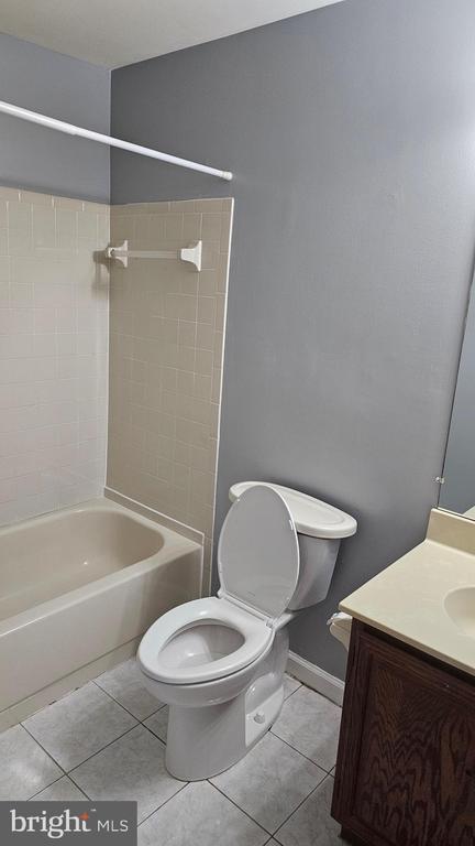 Building Photo - 12131 Salemtown Dr