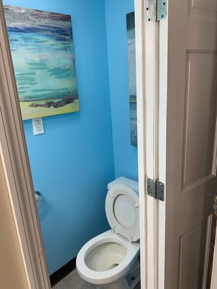 powder rm pic#1 - 437 2nd St