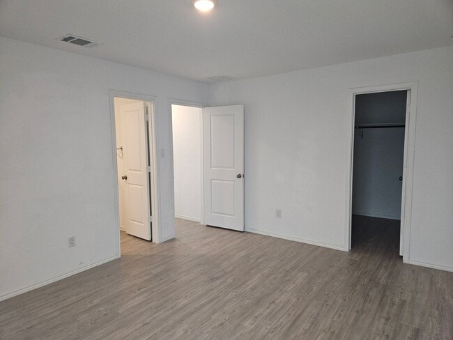 Building Photo - 4 Bedroom with 2 car garage