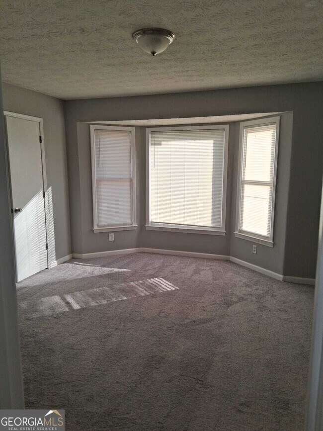 Building Photo - 2798 Country Ct SE