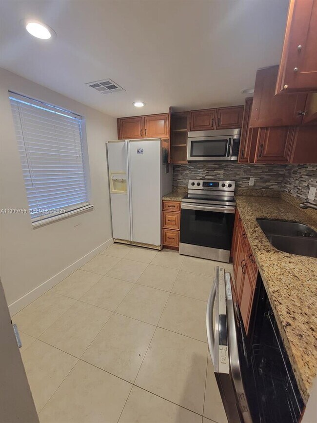 Building Photo - 4321 NW 9th Ave