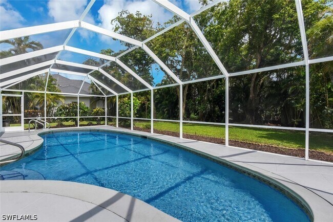 Building Photo - 740 Park Shore Dr