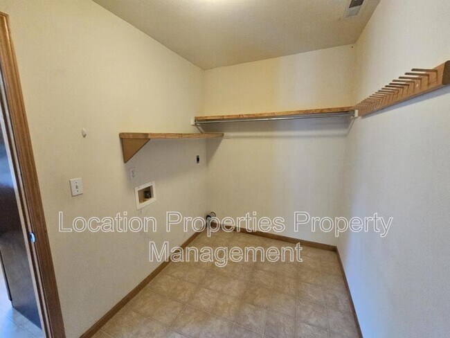 Building Photo - 4104 Saddlehorn Dr