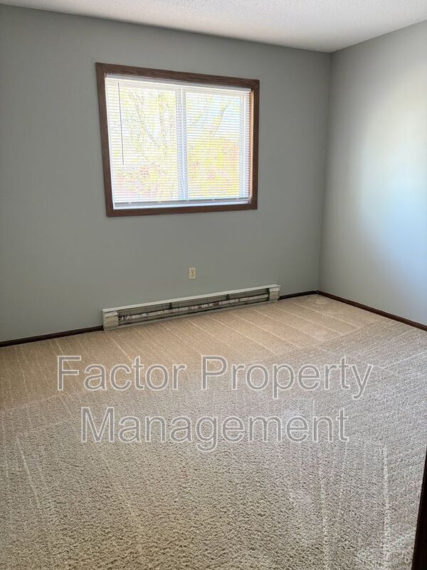 Building Photo - 418 Allan Ave