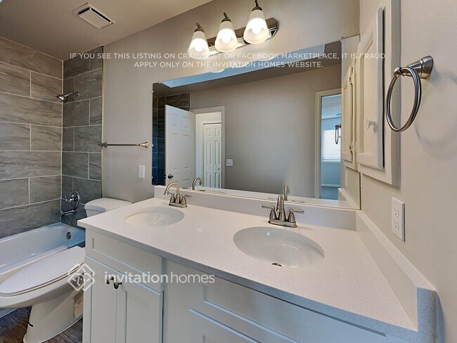 Building Photo - 3865 Valley View St