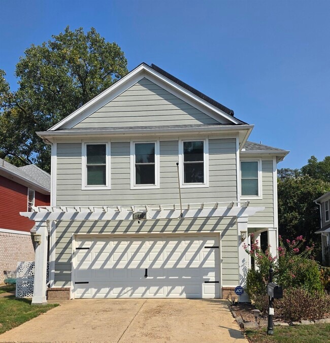 Building Photo - 1090 River Isle Dr