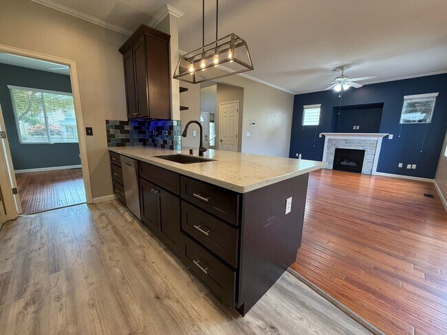 Building Photo - 3 bed DuPont Home with A/C for Rent