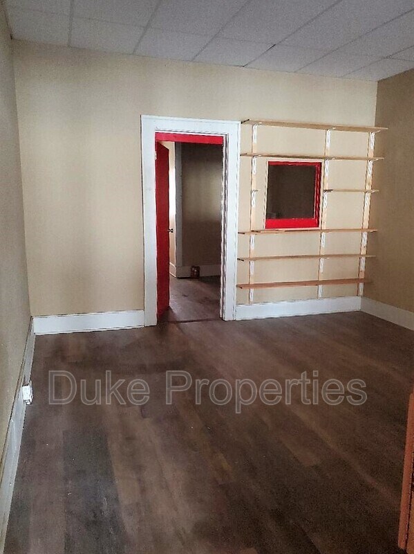 Building Photo - 661 Thurston Rd