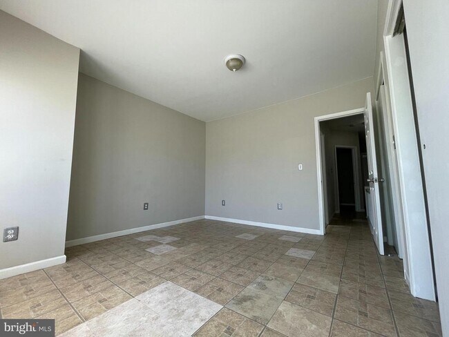 Building Photo - 5748 N 7th St
