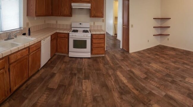 Building Photo - Sparks 3 bed 2 bath 2 car garage home located near The Marina For Rent