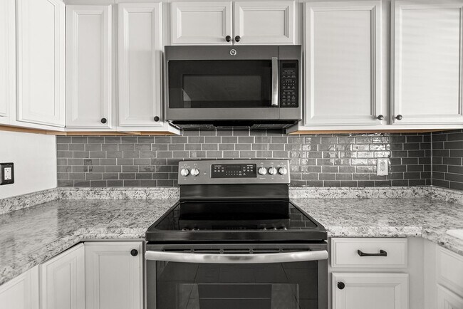 Building Photo - 5000 Buffalo Ave