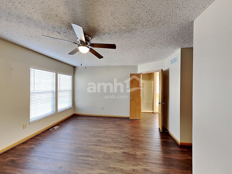 Building Photo - 8865 Kingsley Dr