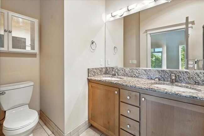 Building Photo - Versatile Townhome: Perfect for Live/Work ...