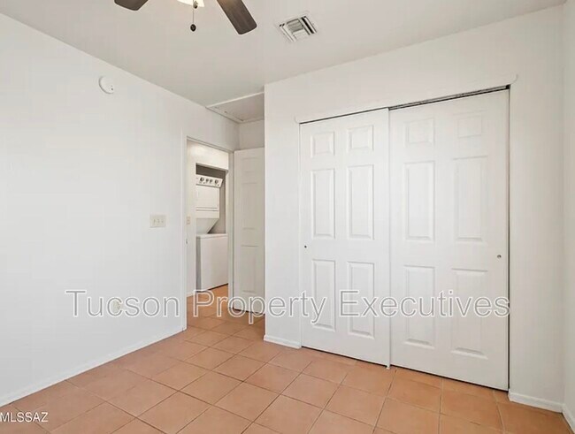 Building Photo - 1107 W Sonora St