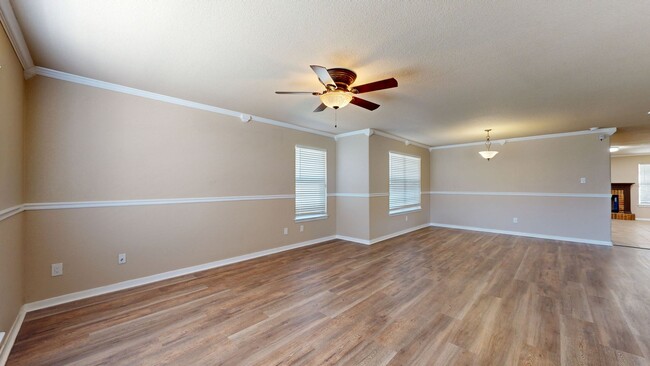 Building Photo - PRICE IMPROVEMENT ONLY $2,195 for OVER 1 A...