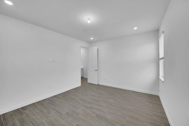 Building Photo - 3550 Hilton Dr