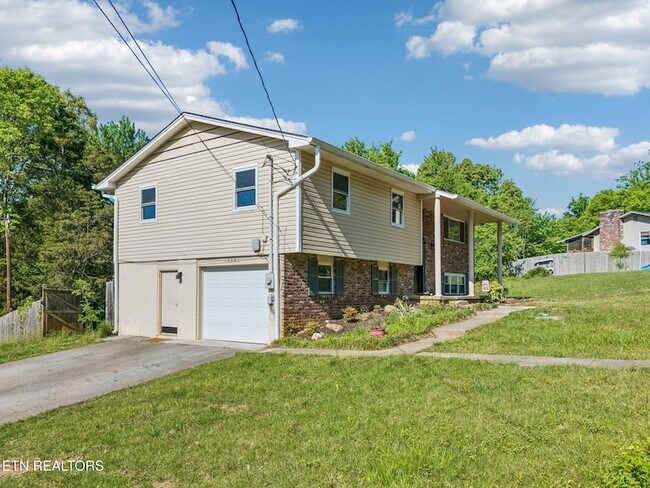 Building Photo - 12201 W Kingsgate Rd