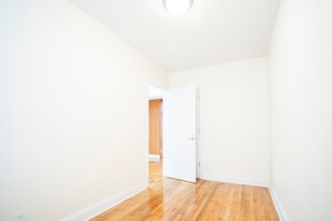 Building Photo - 667 Brooklyn Ave