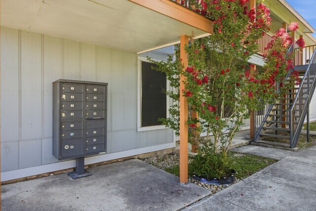 Building Photo - 430 Kendalia Ave