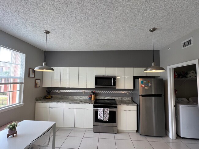 Building Photo - 10825 Windsor Walk Dr