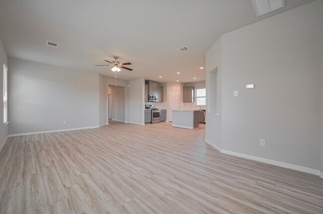 Building Photo - 101 Eliana Shores Dr