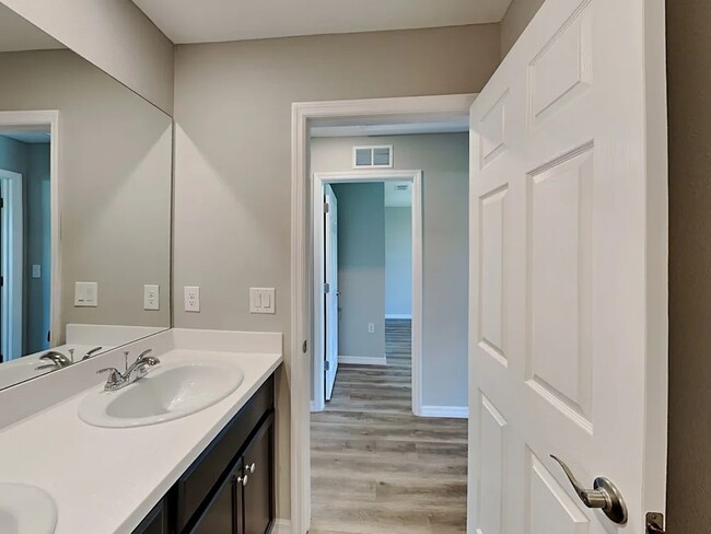 Building Photo - 602 Lindsborg Trail