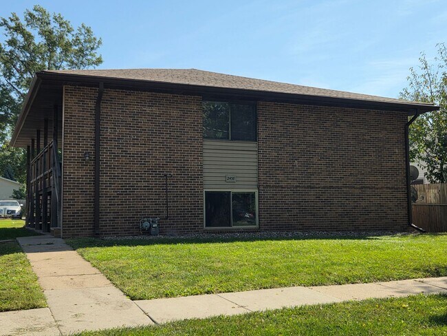 Building Photo - 2438 S 10th St