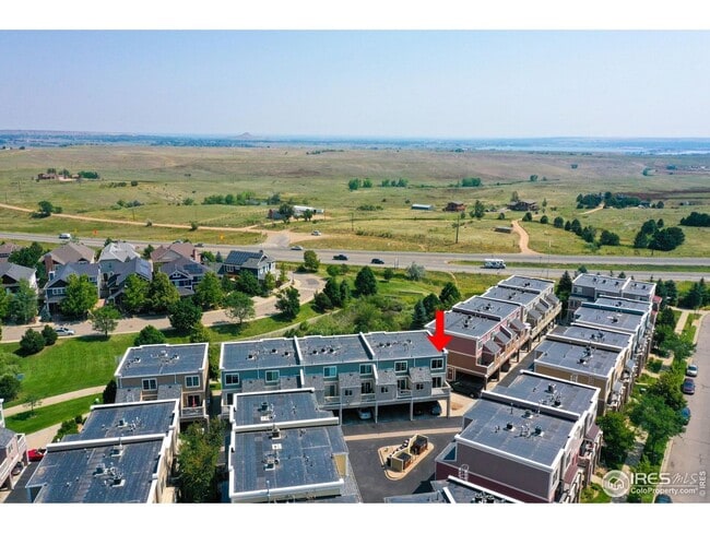 Building Photo - Bright & Beautiful 2-Level Condo in NoBo, available June 5th