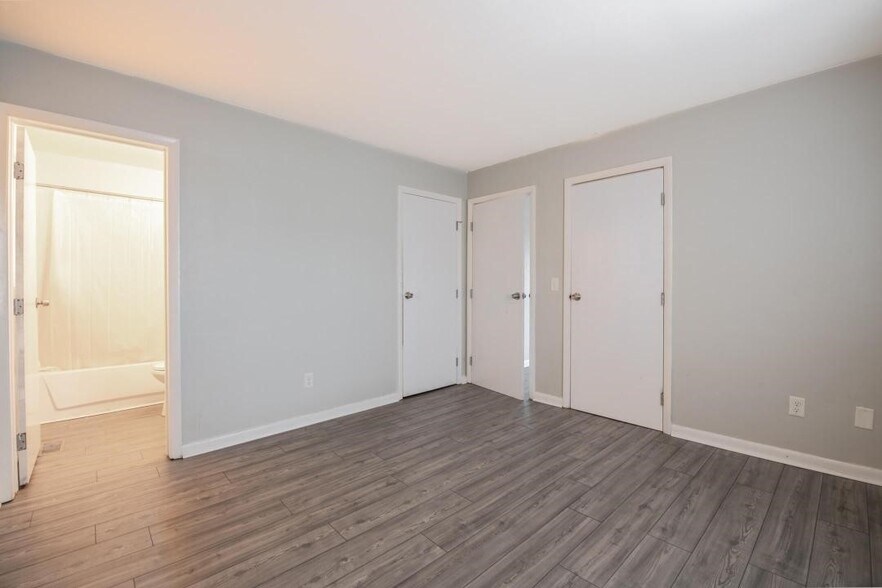 Building Photo - 446 E Siebenthaler Ave