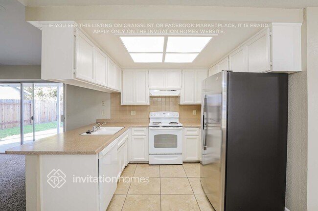 Building Photo - 18 Dempster Ct