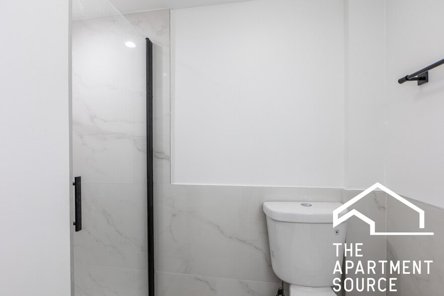 Building Photo - 1841 N Kedzie Ave