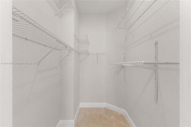 Building Photo - 19900 E Country Club Dr