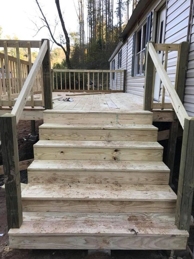 Building Photo - 2bd/2ba mobile home on Little Savannah available for year-long lease May 1st $1450 a month