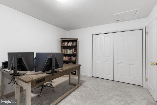 Building Photo - 9830 Meadow Valley Dr