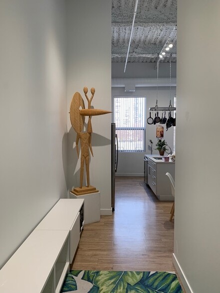 305 Entry - 1221 N. LaSalle Lofts